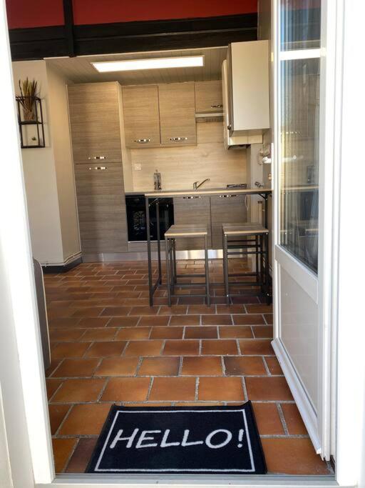 Studio Duplex Meuble Avec Place De Parking Surgeres Exterior photo